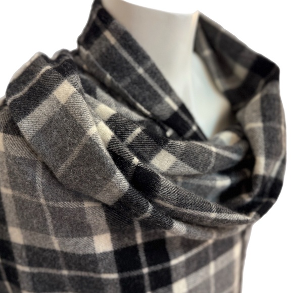 Muji 100% Wool Plaid Wrap Shawl – Grey, Black & Cream Check, with Hand Openings - Picture 2 of 9